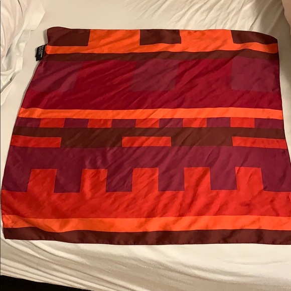 Silken pink geometric scarf - Picture 1 of 3